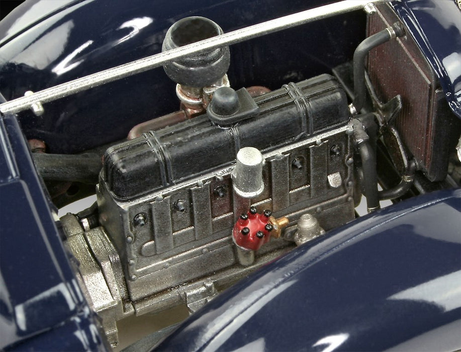 Revell 07042 1:24 Admiral Saloon Luxury Class Car