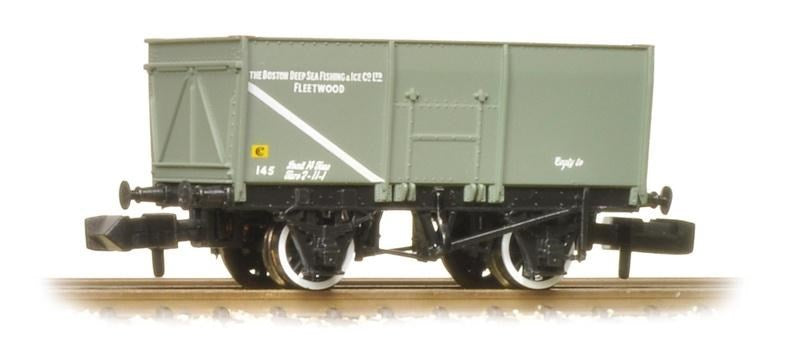Graham Farish [N] 377-452 16 Ton Slope Sided Mineral Wagon - 'Boston Deep Sea Fishing'