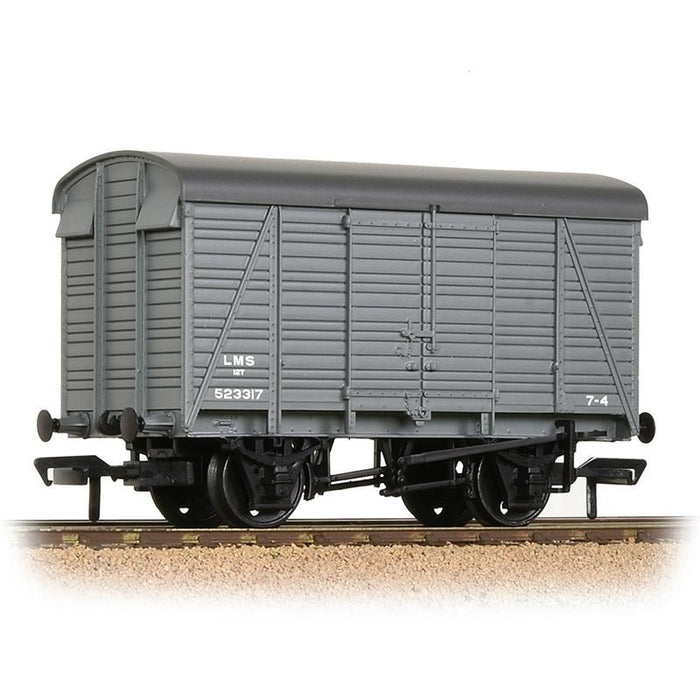 Branchline [OO] 38-080C SR 12T 2+2 Planked Ventilated Van - LMS Grey