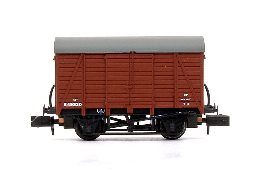 Graham Farish [N] 377-429 SR 12T Ventilated Van Even Planked - BR Bauxite (Early)