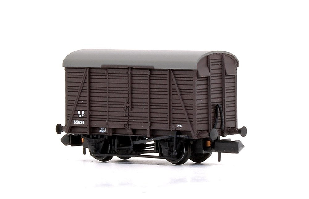 Graham Farish [N] 377-430 SR 12T Ventilated Van 2+2 Planked - SR Brown