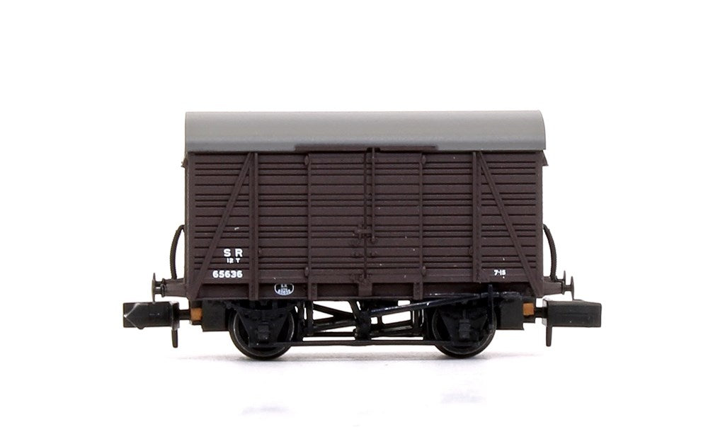 Graham Farish [N] 377-430 SR 12T Ventilated Van 2+2 Planked - SR Brown
