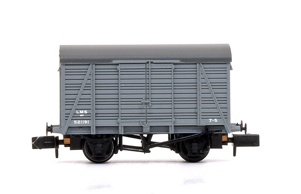 Graham Farish [N] 377-431 SR 12T Ventilated Van 2+2 Planked - LMS Grey