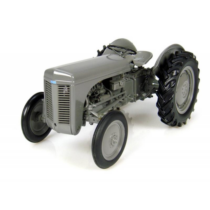 Universal Hobbies 2690 1:16 1947 Massey Ferguson TEA 20