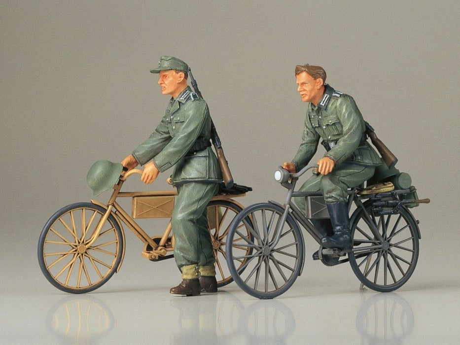 Tamiya 35240 1:35 Germans W/Bicycle