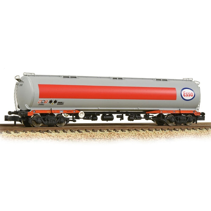 Graham Farish [N] 373-560 BR 102T TEA Bogie Tank Wagon 'Esso' Grey & Red