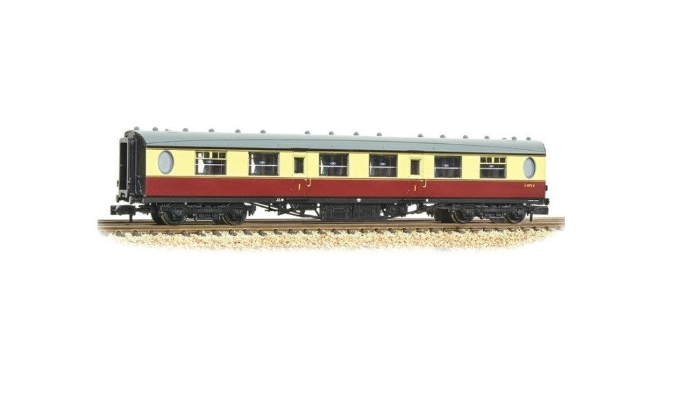 Graham Farish [N] 376-226 LNER Thompson Composite Corridor - BR Crimson & Cream