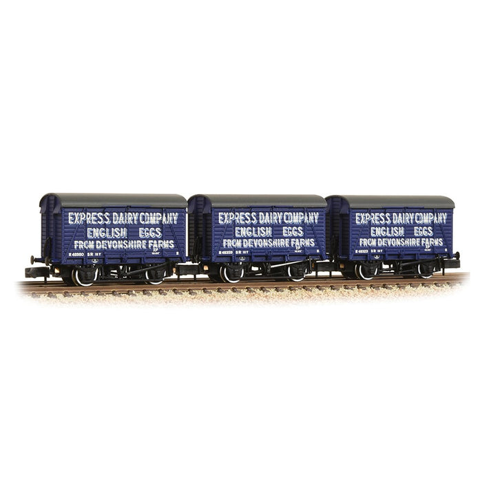 Graham Farish 377-440 [N] 1:148 SR 12T Ventilated Van 3-Wagon Pk 'Express Dairies Eggs' Blue
