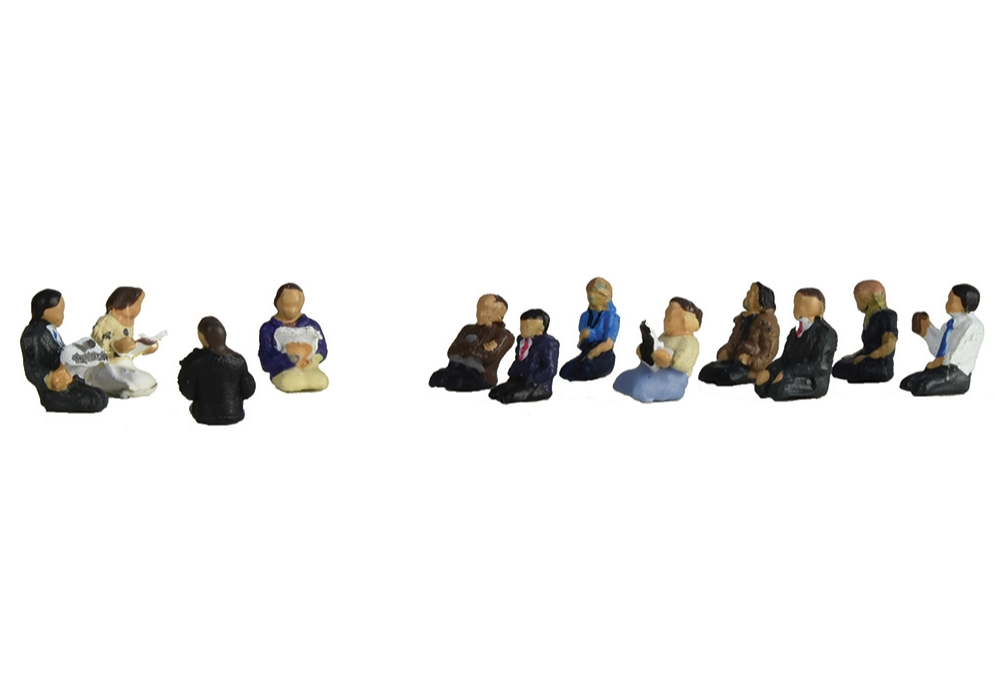 Scenecraft 379-321 [N] 1:148 Seated Coach Passengers 12pc