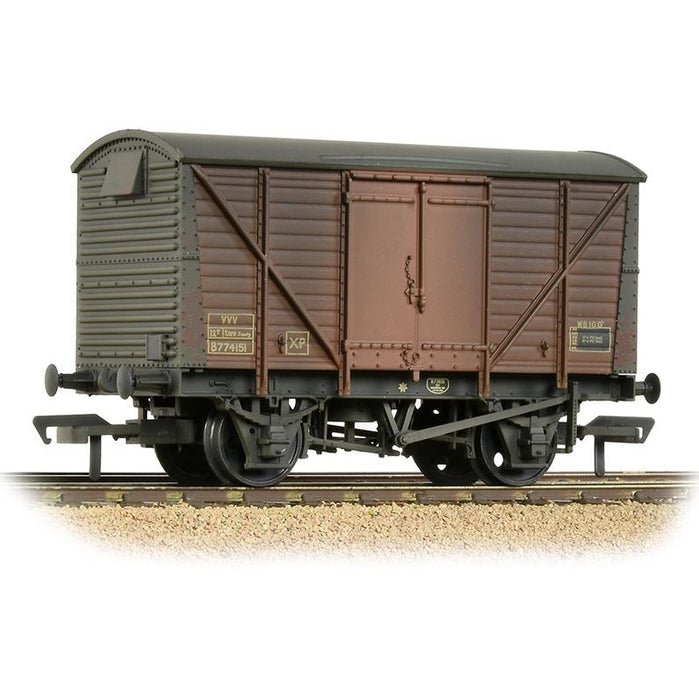 Bachmann Branchline 38-232 [OO] 1:76 BR 12T Ventilated Van Plywood Doors - BR Bauxite (TOPS)