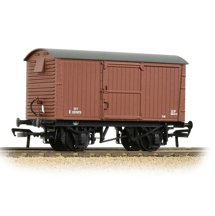 Bachmann Branchline 38-382 [OO] 1:76 LNER 12T Ventilated Van Corrugated Ends - BR Bauxite (Early)