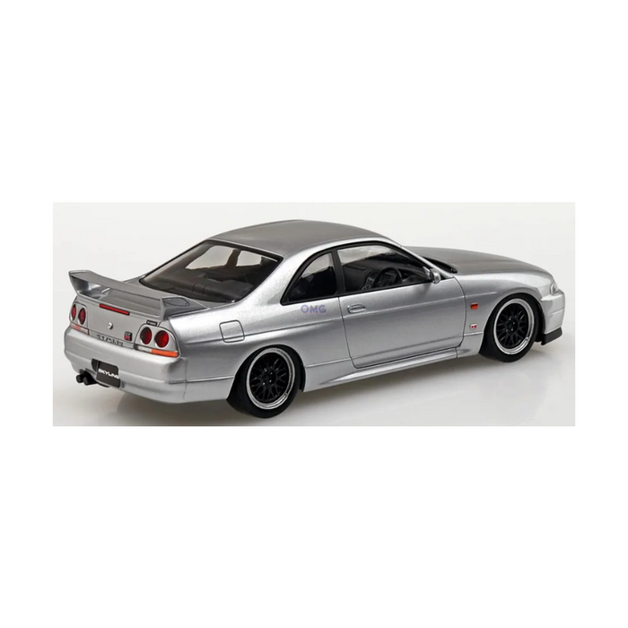 Aoshima 06641 1:32 R33 Skyline GT-R Custom Silver