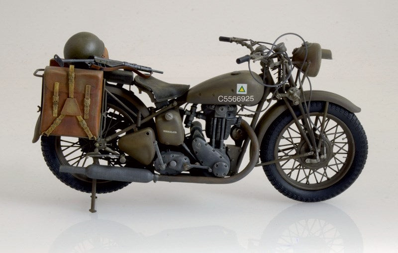 Italeri 7402 1:9 Triumph 3HW