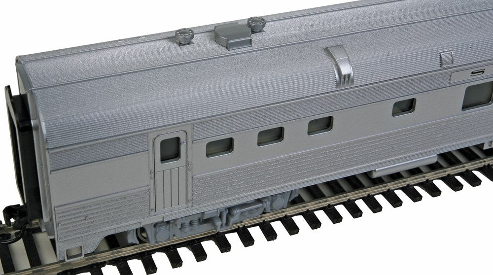 Walthers Mainline 910-30152 HO 85' Budd Diner - Santa Fe (silver)