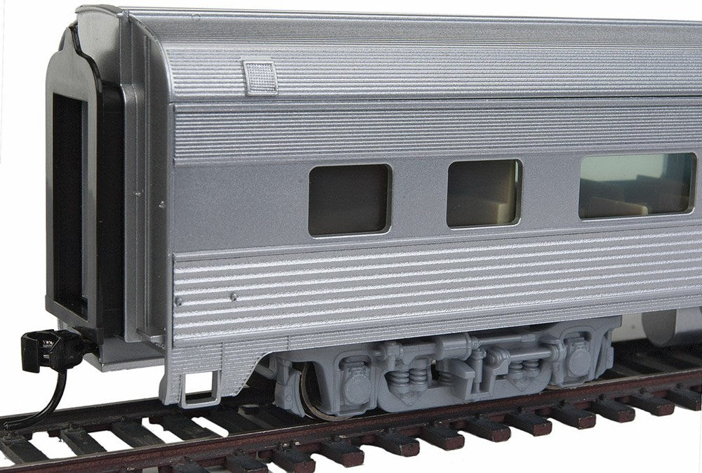 Walthers Mainline 910-30002 HO 85' Budd Large Window Coach - Santa Fe (silver)