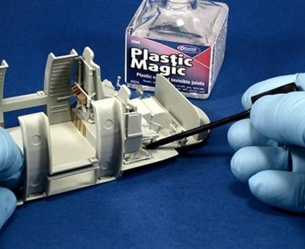 Deluxe Materials AC25 Plastic Magic Glue Brush pack