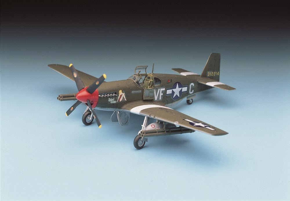 Academy 12464 1:72 P-51B Mustang