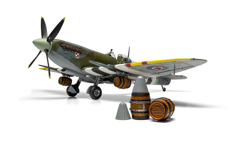 Airfix A17001A 1:24 Supermarine Spitfire Mk.IXc - Flying Dray (with pint glass)