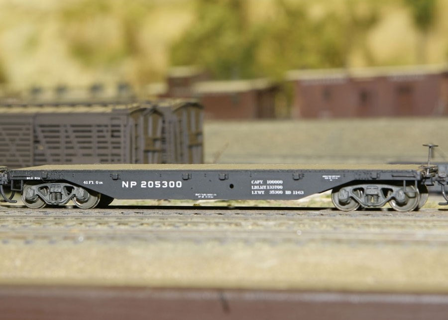 Central Valley 1003 HO NP 41' Flat Car Kit (2)