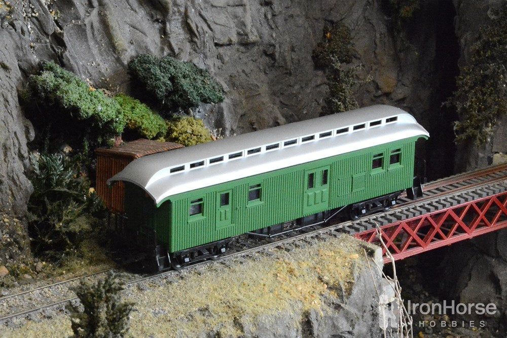 Frateschi 2620NZ HO Old Time Wooden Baggage Car - Green