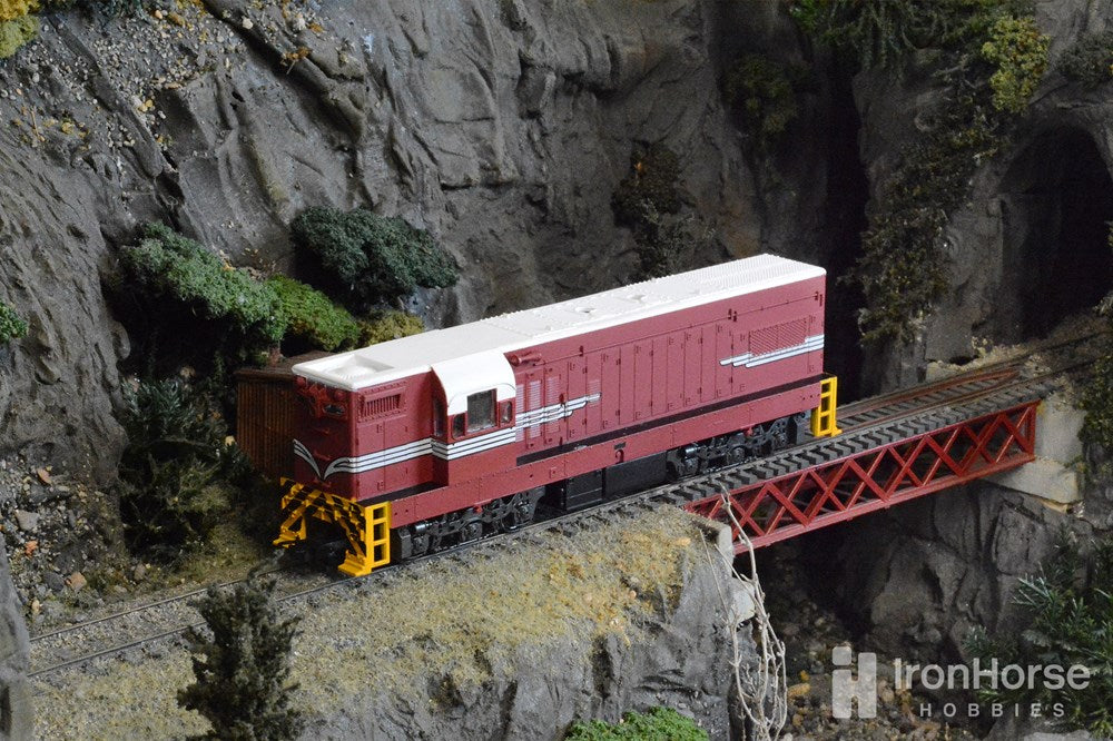 Frateschi 3149 NZR HO DA Locomotive in traditional red