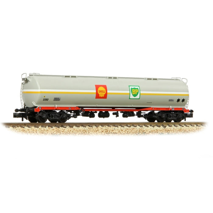 Graham Farish [N] 373-564 BR 102T TEA Bogie Tank Wagon 'Shell/BP' Grey