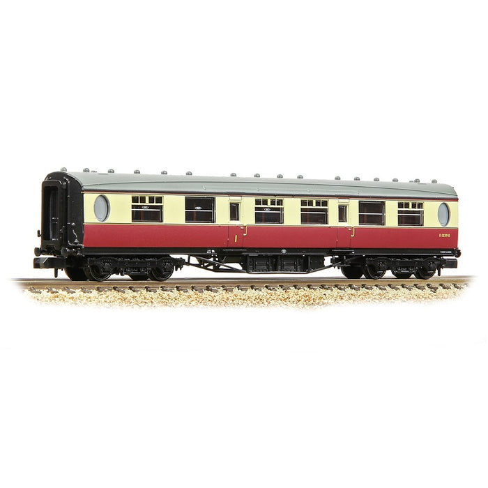Graham Farish [N] 376-226B LNER Thompson Composite Corridor in BR Crimson & Cream