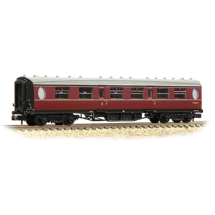 Graham Farish [N] 376-227 LNER Thompson Composite Corridor in BR Maroon