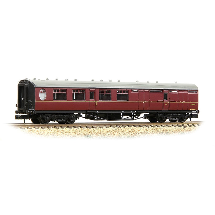 Graham Farish [N] 376-277A LNER Thompson Brake Second Corridor in BR Maroon