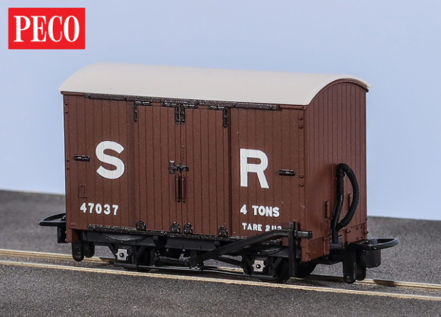 Peco GR-221C OO-9 Box Van SR Livery No 47037