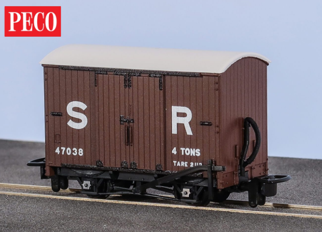 Peco GR-221D OO-9 Box Van SR Livery No 47038
