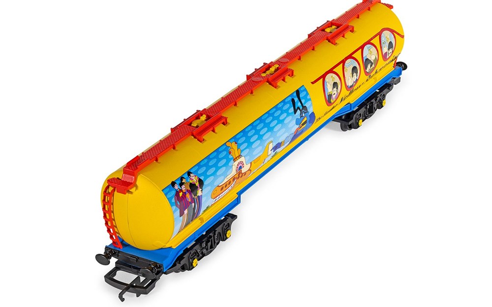 Hornby R60314 OO The Beatles - 'Yellow Submarine' - 100T Tanker Wagon