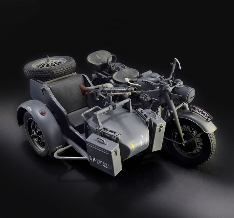 Italeri 7406 1:9 Zundapp KS 750 with Sidecar