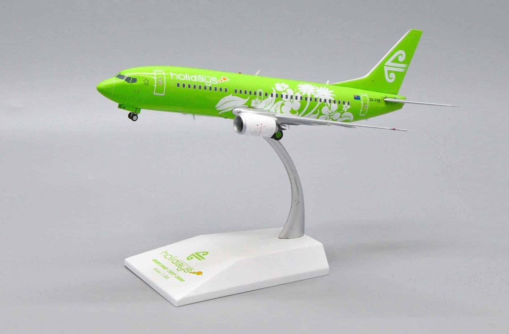 JC Wings XX20074 1:200 Air New Zealand Boeing B737-300 “Holidays” ZK-FRE