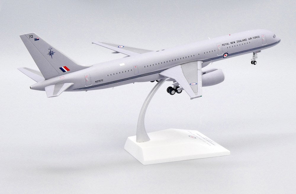 JC Wings XX20099 1:200 RNZAF Royal New Zealand Air Force Boeing 757-200 NZ7572 "75th Anniversary"