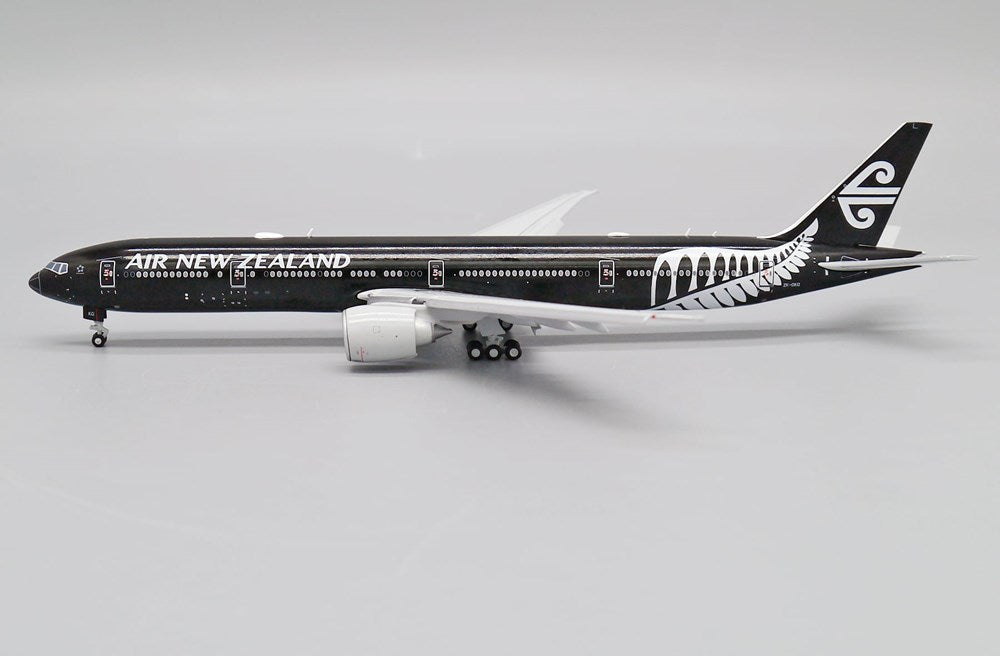 JC Wings XX40006A 1:400 Air New Zealand Boeing B777-300(ER) “All Blacks – Flaps Down” ZK-OKQ