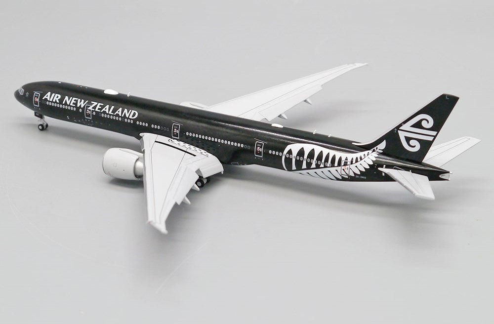 JC Wings XX40006A 1:400 Air New Zealand Boeing B777-300(ER) “All Blacks – Flaps Down” ZK-OKQ