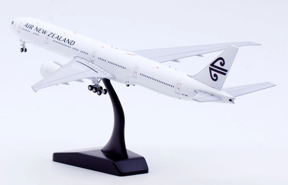 JC Wings XX40646 1:400 Air New Zealand Boeing 777-300ER ZK-OKU "All White"