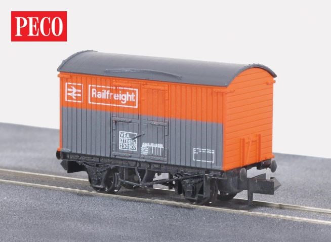 Peco NR-42R N BR Railfreight Box Van - Red/Grey