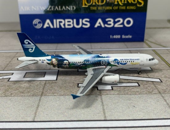 Phoenix 04017 1:400 Air New Zealand Airbus A320-200 ZK-OJA "Lord of the Rings - Arwen & Eowyn"
