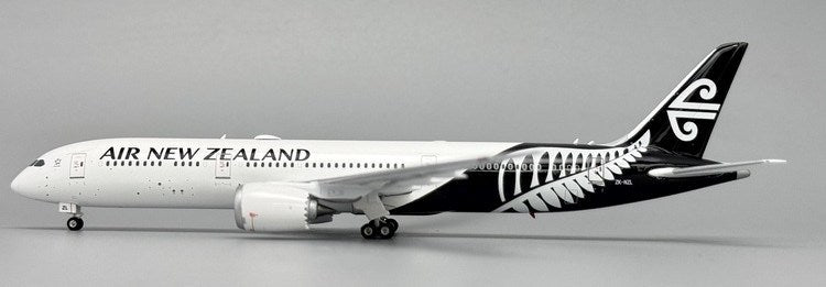 Phoenix 12013 1:400 Air New Zealand Boeing 787-9 ZK-NZL