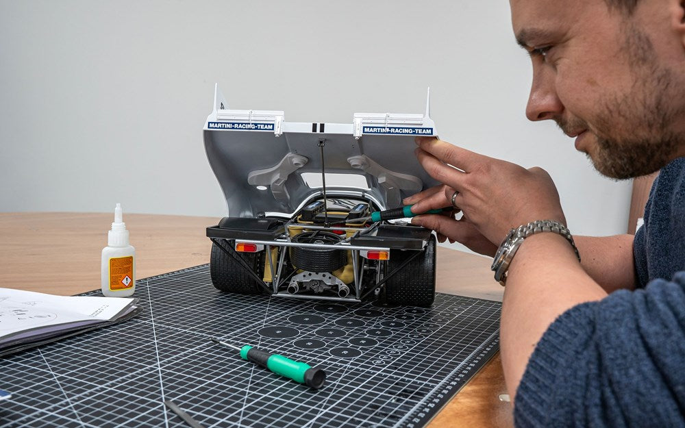 Pocher HK122 1:8 Porsche 917KH – MARTINI Edition - Museum Quality Kitset