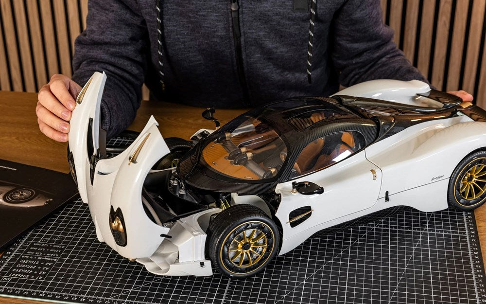 Pocher HK123 1:8 Pagani Utopia Coupé - Bianco Perla - Museum Quality Kitset