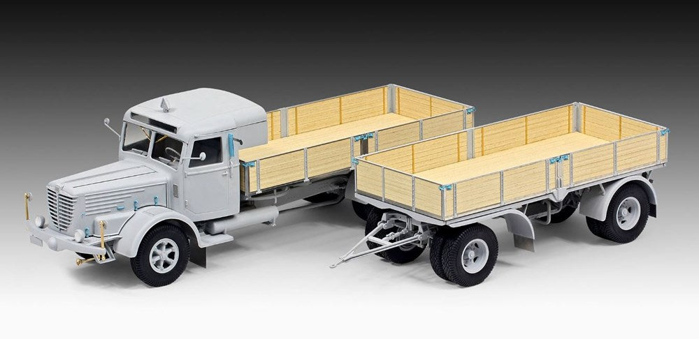 Revell 07580 1:24 Platinum Bussing 8000 W:Trailer