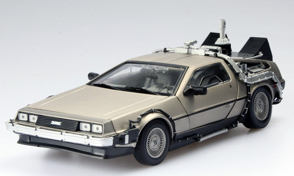 Sun Star 2710 1:18 De Lorean "Back to the Future II" Time Machine