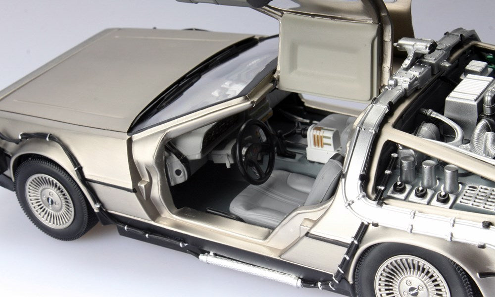 Sun Star 2710 1:18 De Lorean "Back to the Future II" Time Machine