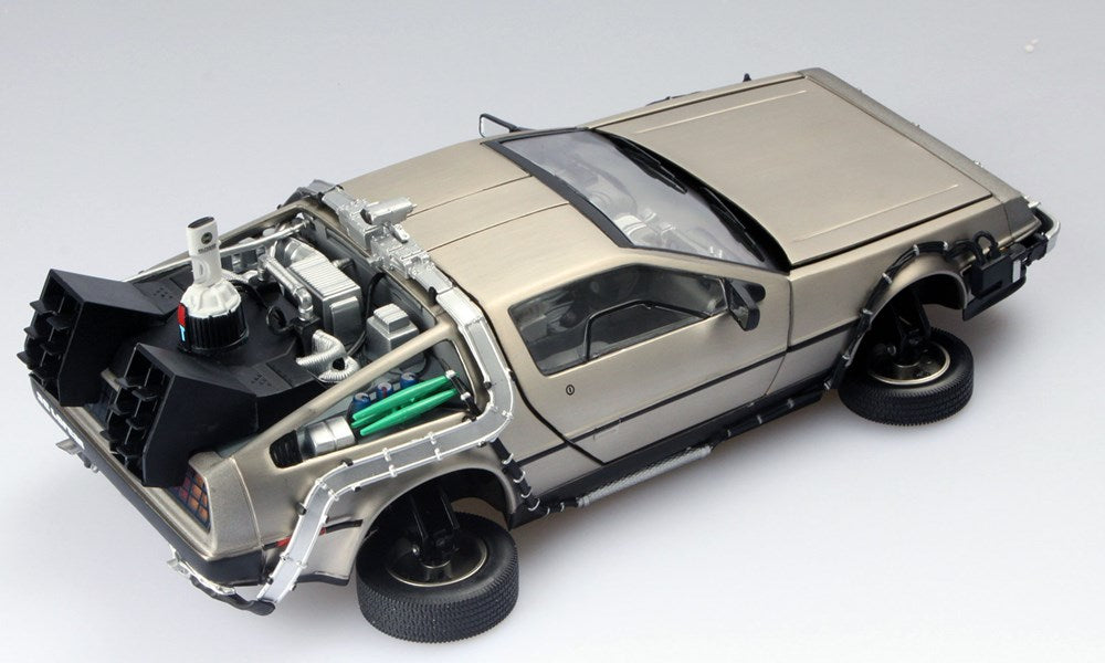 Sun Star 2710 1:18 De Lorean "Back to the Future II" Time Machine