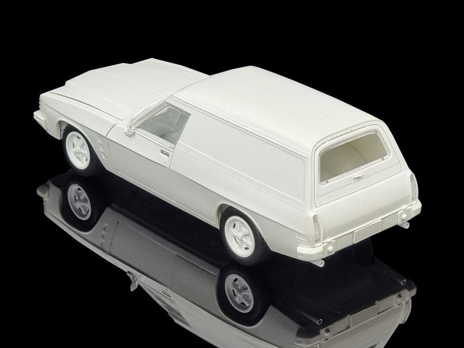 DDA-507K 1:24 Holden HJ Sandman Panel Van Plastic Model Kit