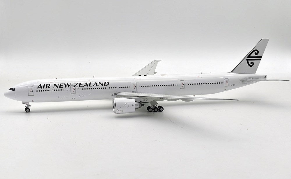Inflight200 IF773NZ0224 1:200 Air New Zealand Boeing 777-300ER ZK-OKU 'All White'