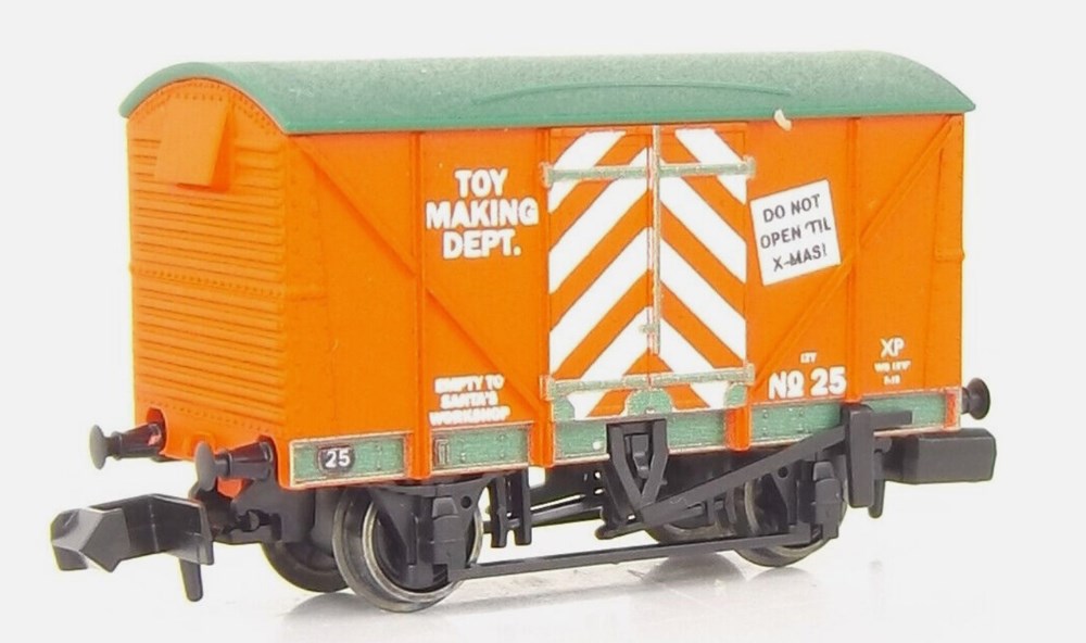 Peco NR-2008XM N BR Vanfit Plank Side Wagon 'Christmas 2023'